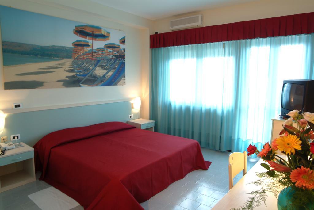 Cliffs Hotel Joppolo Habitación foto